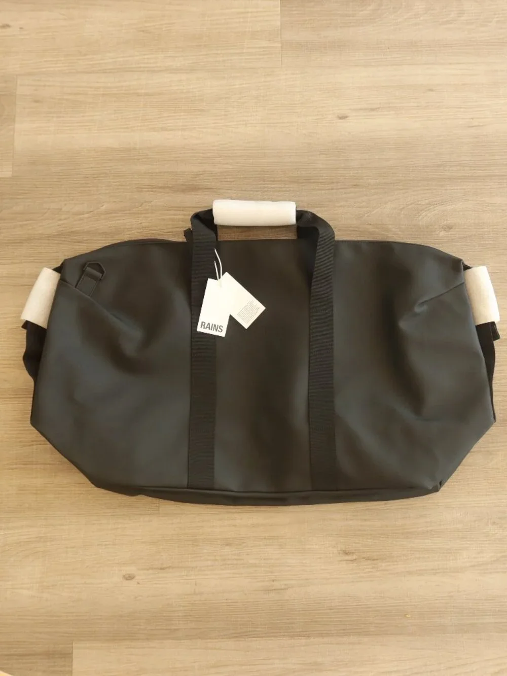 NWT RAINS HILO WEEKEND BAG duffel waterproof large black boat fish travel gorp